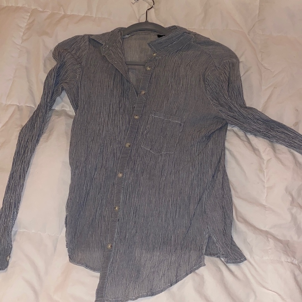 Cute form fitting button down light weight
